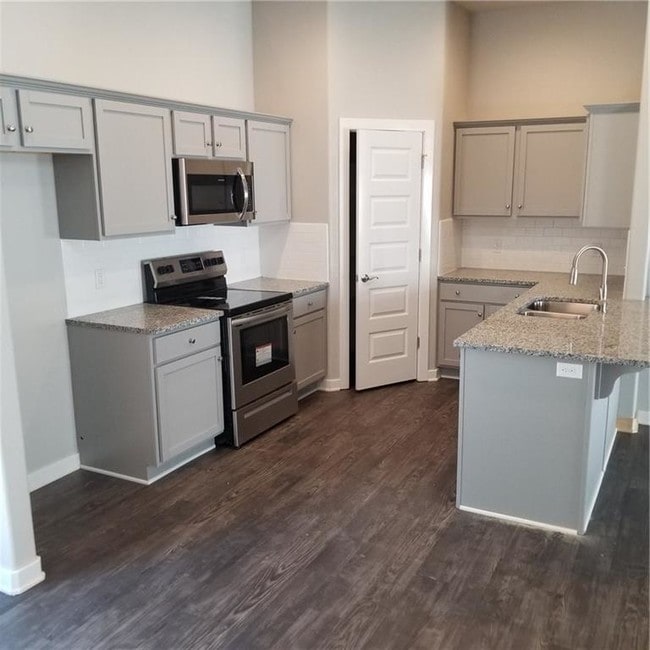 property at 2383 W Houston St