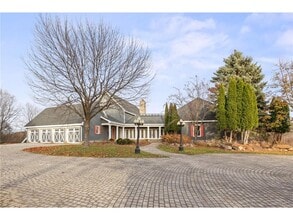 1560 Bluff Creek Dr in Chaska, MN - Building Photo - Building Photo