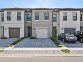 2108 Appleton Cir N in Oakland Park, FL - Building Photo