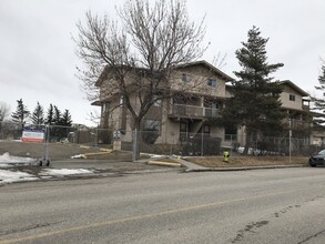 Blume Apartments in Calgary, AB - Building Photo - Building Photo