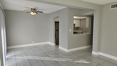 705 James St in Dunedin, FL - Foto de edificio - Building Photo