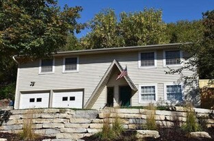 1900 Rockhill Rd in Manhattan, KS - Building Photo