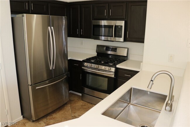 50 Aura de Blanco St in Henderson, NV - Building Photo - Building Photo