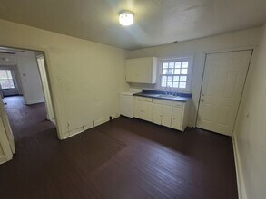 909 Hackett St in Greensboro, NC - Building Photo - Building Photo