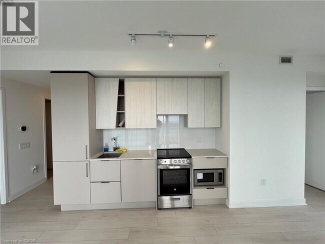 3900 Confederation Pkwy in Mississauga, ON - Building Photo - Building Photo