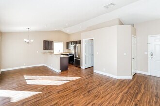 925 Sunnyfield Way in Henderson, NV - Foto de edificio - Building Photo