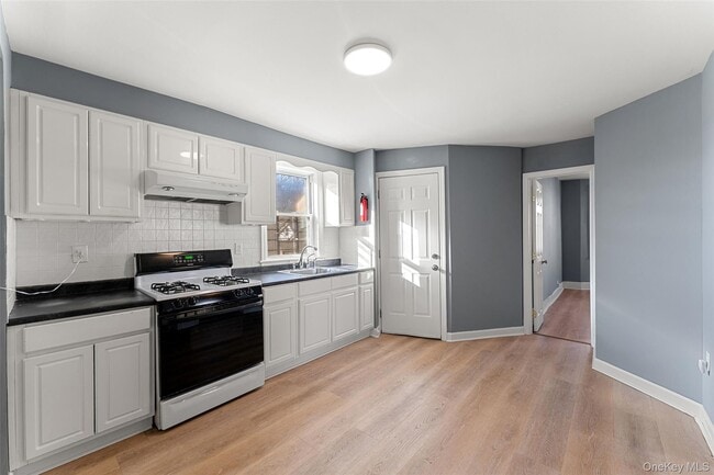 234 Edwards Pl in Yonkers, NY - Building Photo - Building Photo