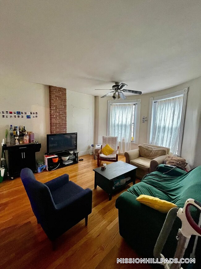 880 Huntington Ave in Boston, MA - Building Photo - Building Photo