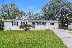 8344 Attleboro Dr in Jonesboro, GA - Building Photo