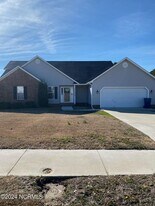 1204 Huff Dr in Jacksonville, NC - Building Photo