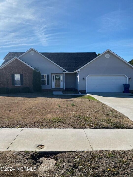 1204 Huff Dr in Jacksonville, NC - Building Photo