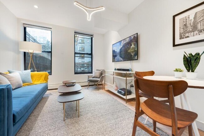 205 10th Ave in New York, NY - Building Photo - Building Photo