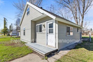 5830 S Washington Ave in Lansing, MI - Building Photo