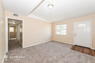 4932 Tallyho Ave in Jacksonville, FL - Foto de edificio - Building Photo