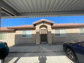 73641 Sunnyslope Dr, Unit 1 in Twentynine Palms, CA - Building Photo - Building Photo