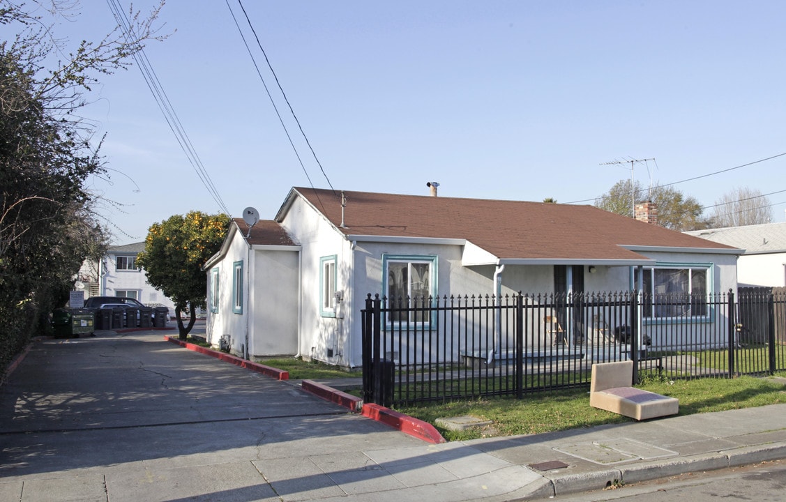 224 Smalley Ave in Hayward, CA - Building Photo