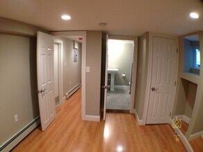 672 Washington St, Unit A in Brookline, MA - Foto de edificio - Building Photo