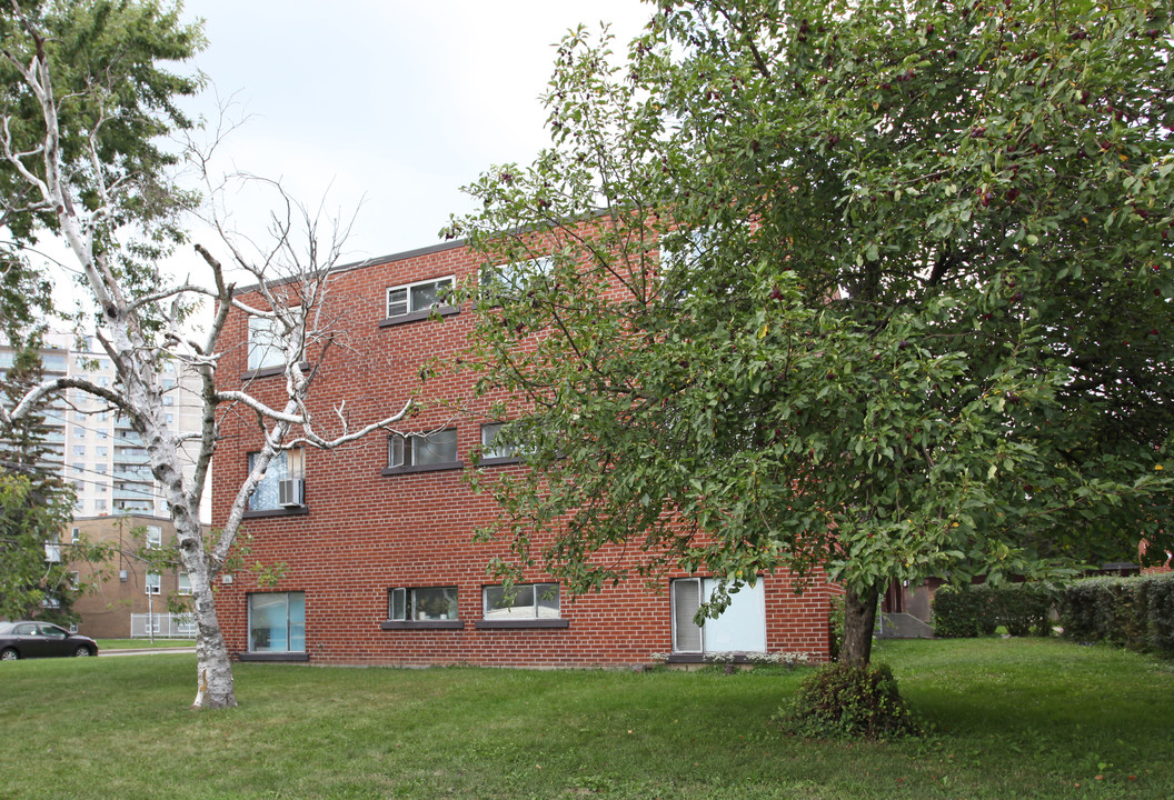 66 Wasdale Cres in Toronto, ON - Building Photo