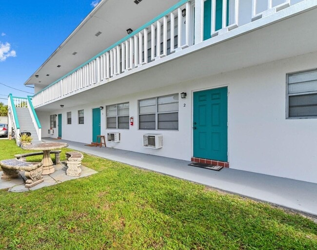1111 N Federal Hwy in Lake Worth Beach, FL - Building Photo - Building Photo