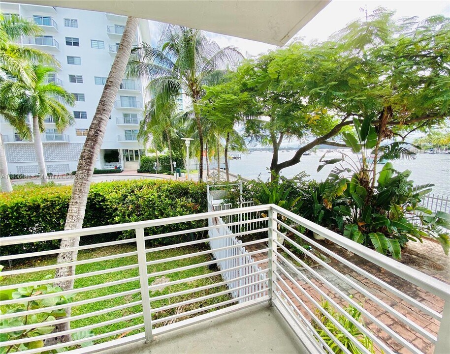1441 Lincoln Rd in Miami Beach, FL - Building Photo