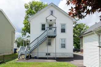 57 Germania St, Unit 1st fl in Southington, CT - Foto de edificio - Building Photo