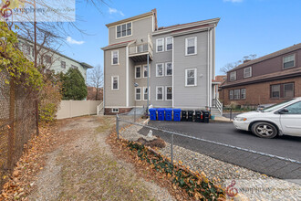 201 High St, Unit 1 in Brookline, MA - Foto de edificio - Building Photo