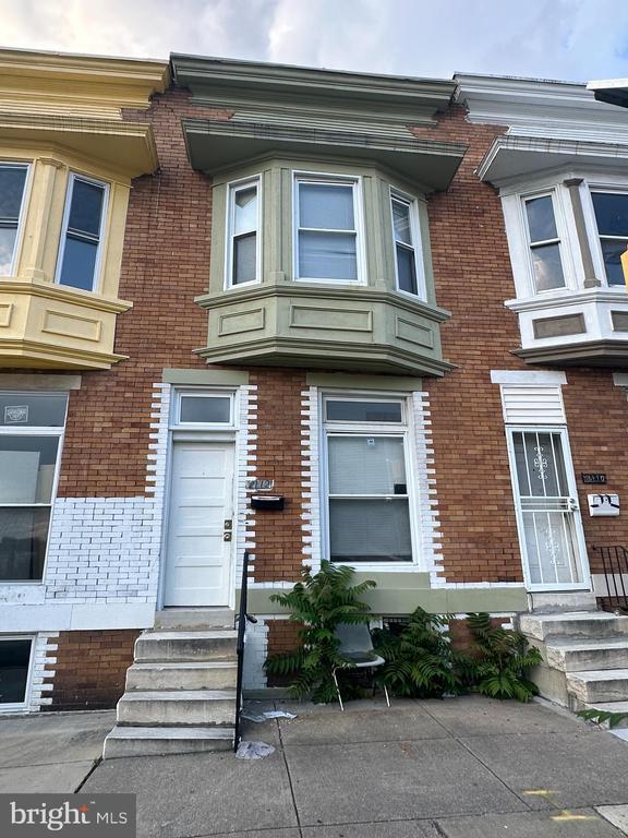 property at 2112 W Saratoga St