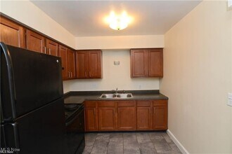45-00 Washington Square Dr in Austintown, OH - Building Photo - Building Photo