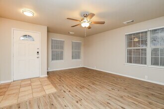 8227 Ellerston Blvd in Selma, TX - Foto de edificio - Building Photo