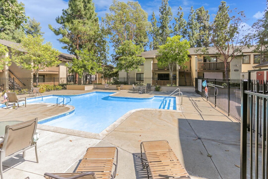 10240 Black Mountain Rd in San Diego, CA - Foto de edificio