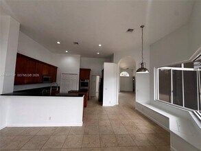 18520 SW 39th St in Miramar, FL - Building Photo - Building Photo