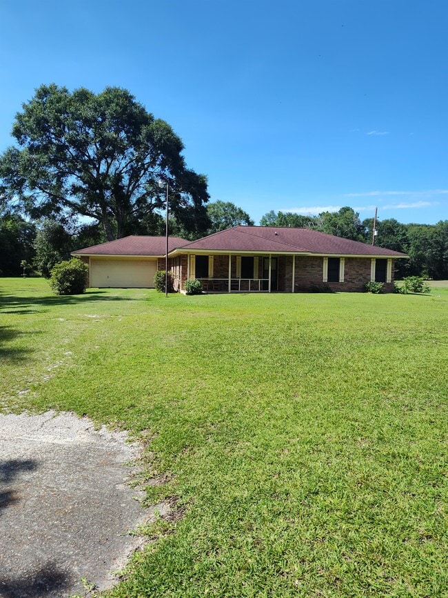 9023 Brittonville Rd in Silsbee, TX - Building Photo - Building Photo