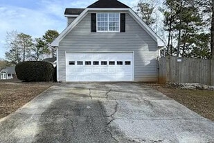 1499 Prittston Farm Rd in Lithonia, GA - Building Photo