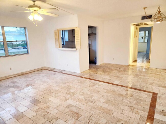 131 Sussex G in West Palm Beach, FL - Building Photo - Building Photo