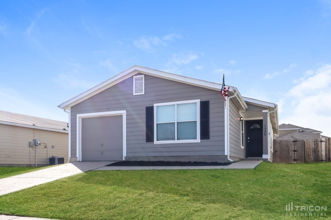 1720 Vineridge Ln in Burleson, TX - Building Photo
