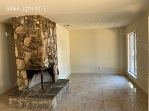 38046 12th St E in Palmdale, CA - Building Photo - Building Photo