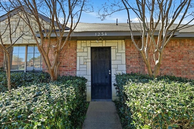 1234 Roan Dr in Lancaster, TX - Building Photo - Building Photo