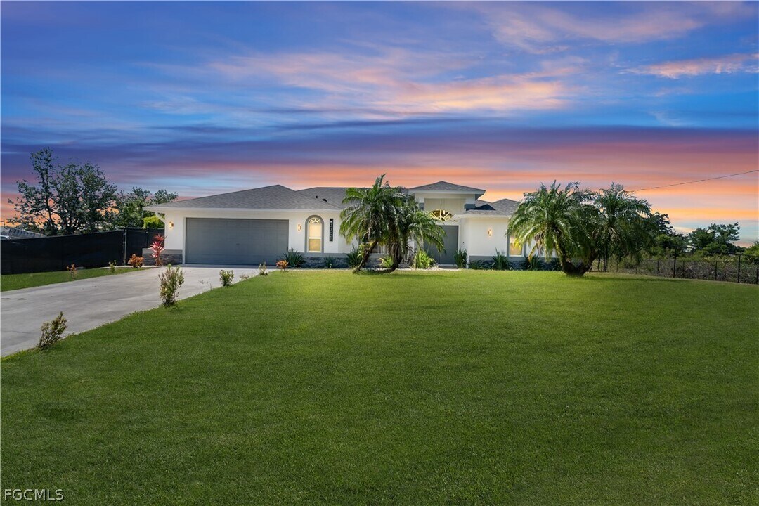 3305 5th St SW in Lehigh Acres, FL - Building Photo