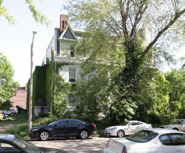 1044 H St in Lincoln, NE - Foto de edificio - Building Photo