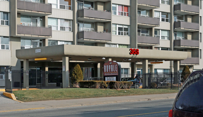 Royale Apartments in Toronto, ON - Building Photo - Building Photo