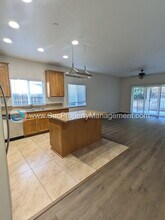 290 McDaniel Cir in Sacramento, CA - Building Photo - Building Photo