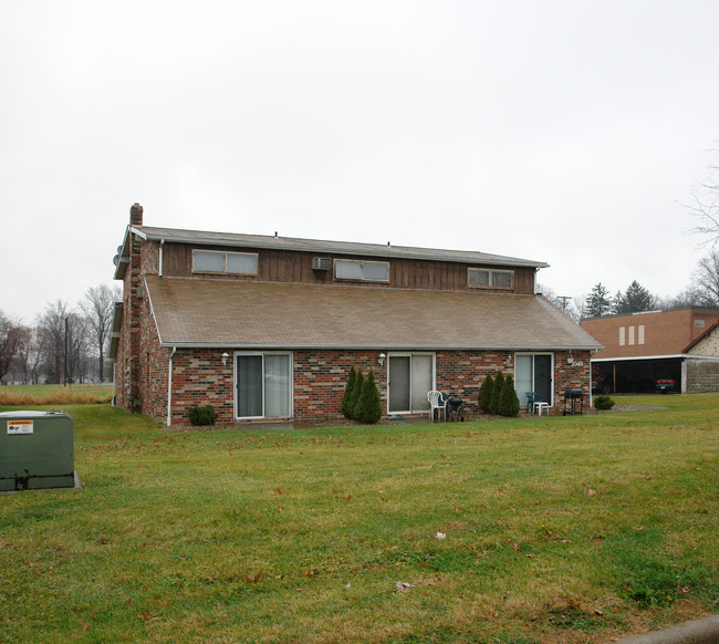 2049 Wolosyn Cir in Youngstown, OH - Foto de edificio - Building Photo