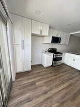 17740 La Rosa Ln in Fountain Valley, CA - Building Photo - Building Photo