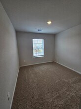 412 Aylor Wy in Lockhart, TX - Foto de edificio - Building Photo