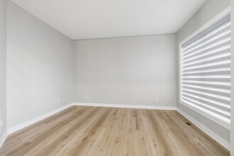 943 Earley Lake Curve in Burnsville, MN - Building Photo - Building Photo