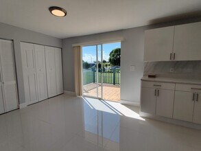 1316 W 32nd St in Riviera Beach, FL - Building Photo - Building Photo