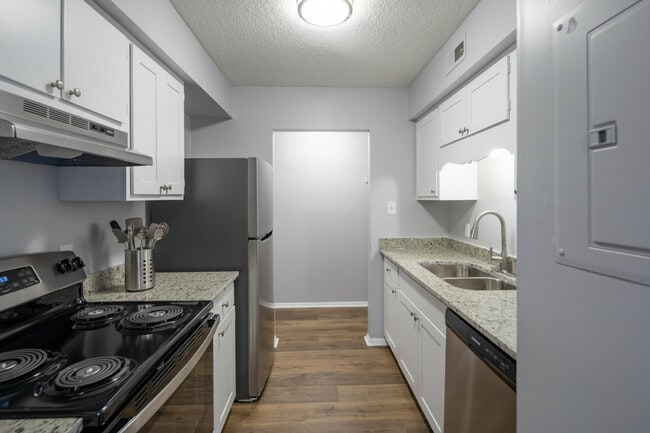 Aura Apartments in Huntsville, AL - Foto de edificio - Building Photo