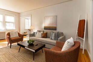 2584 Madison Rd in Cincinnati, OH - Building Photo