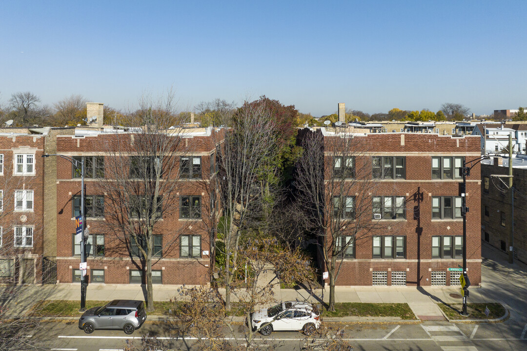 2100-2110 W Montrose Ave in Chicago, IL - Foto de edificio