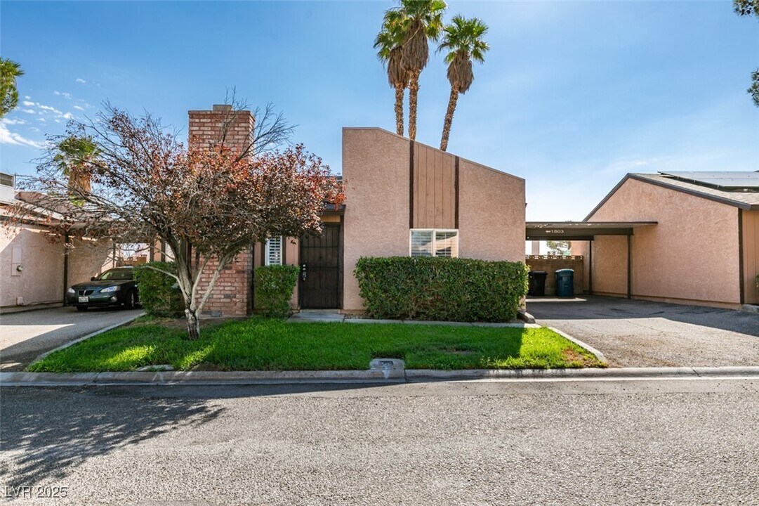 1803 Discus Dr in Las Vegas, NV - Building Photo